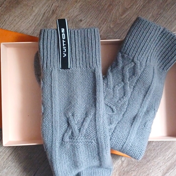 Authentic NWOT Louis Vuitton Wool Cable Socks - Picture 9 of 10